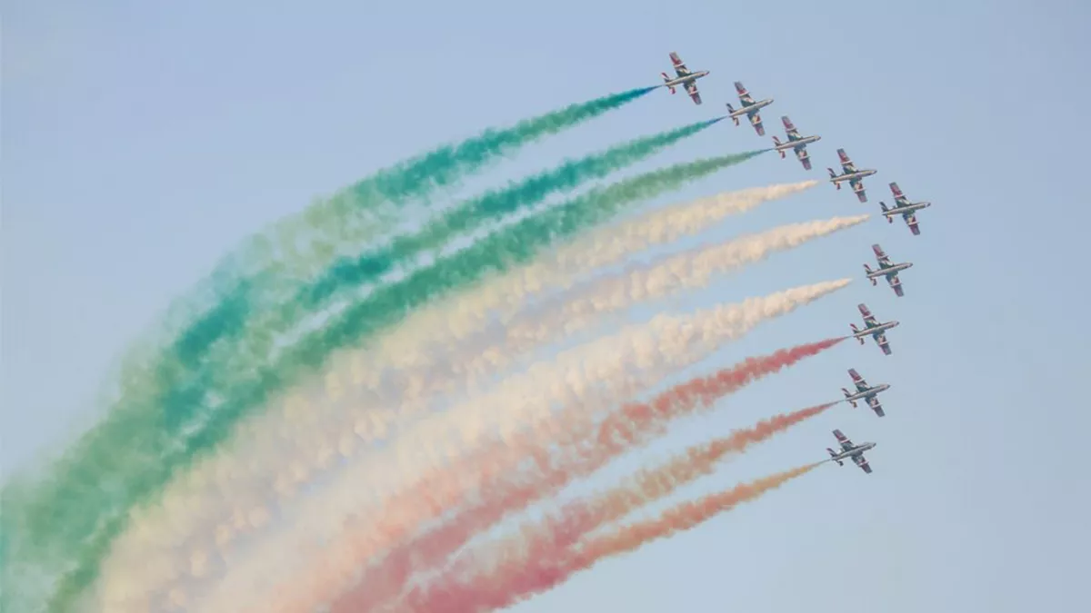 Enjoy for free a great view of aerial acrobatics of the Dubai airshow this week