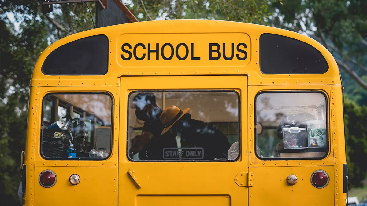 Abu Dhabi Police reminded drivers of the strict rules to ensure the safety of students 