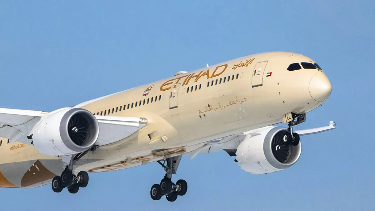 Etihad Airways to recruit hundreds more pilots and will hold an international recruitment roadshow from June 29 