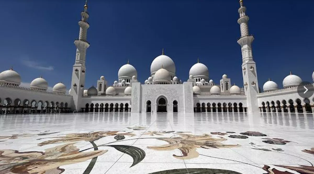 Abu Dhabi's Sheikh Zayed Grand Mosque has introduced night tours for visitors