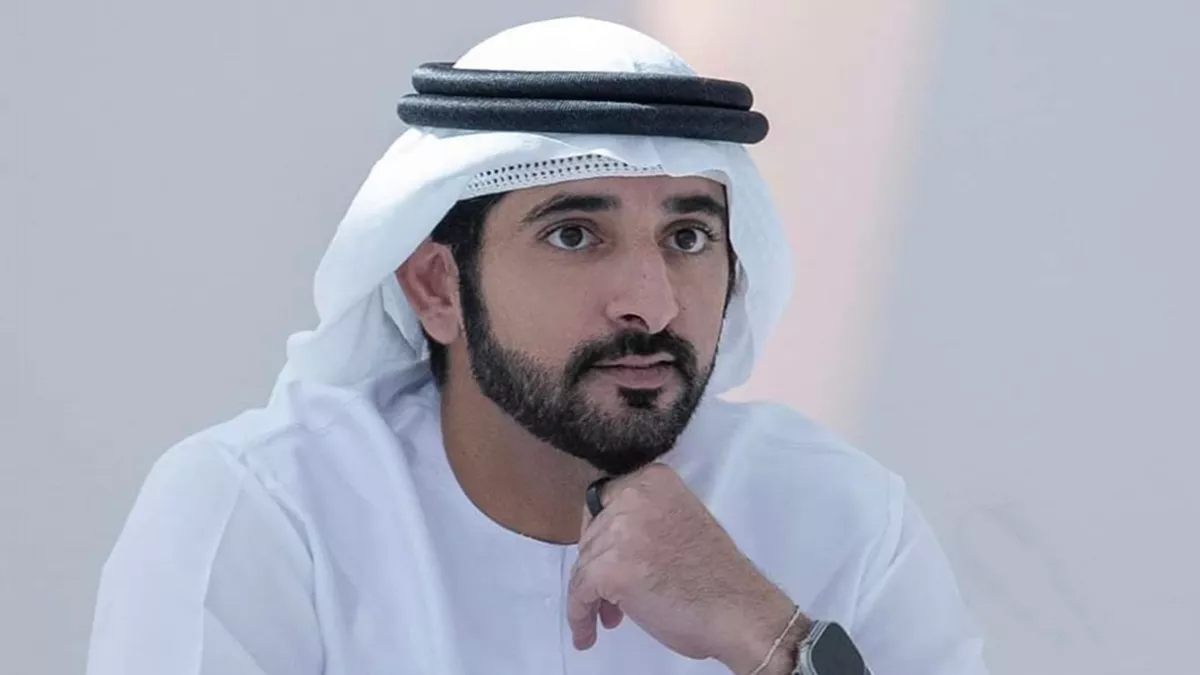 Sheikh Hamdan ordered the early payment of salary to city government employees