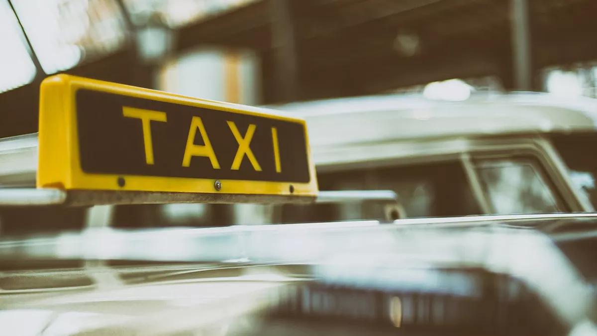 Passengers in Abudhabi can now book public, private taxis, and licensed private vehicles with a new taxi booking service 