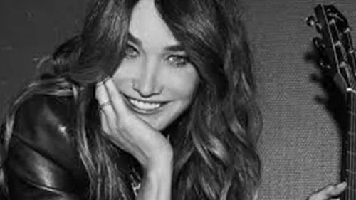 Carla Bruni live on September 27 at the Dubai Opera