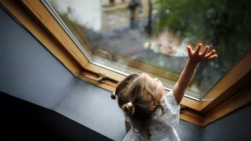 The Ministry of Interior has launched a national campaign to protect children from balcony accidents 