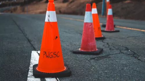 ITC Abu Dhabi informed motorists of a partial road closure on Sheikh Rashid Bin Saeed Street 