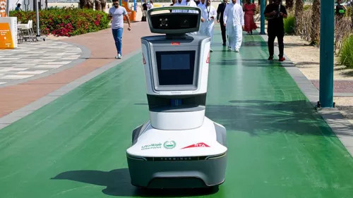 AI-powered robot will issue fines to violators of rules set for electric scooters and bicycles in Dubai 