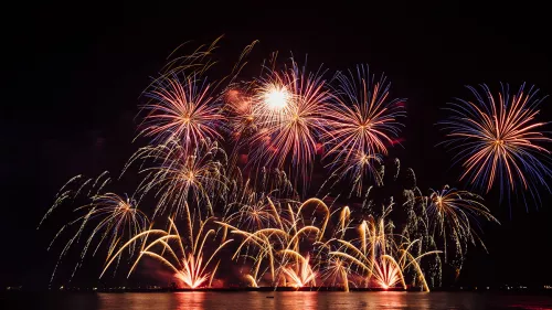 Welcome New year with stunning firework displays at iconic locations in Dubai