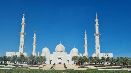 Sheikh Zayed Grand Mosque in Abu Dhabi received 570,113 visitors