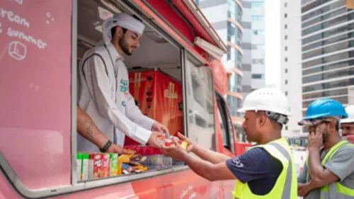 Meals, gifts, water and juice were distributed to around 600 workers in Hamriya 